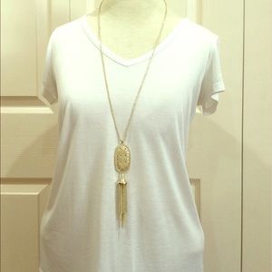 Kendra Scott necklace